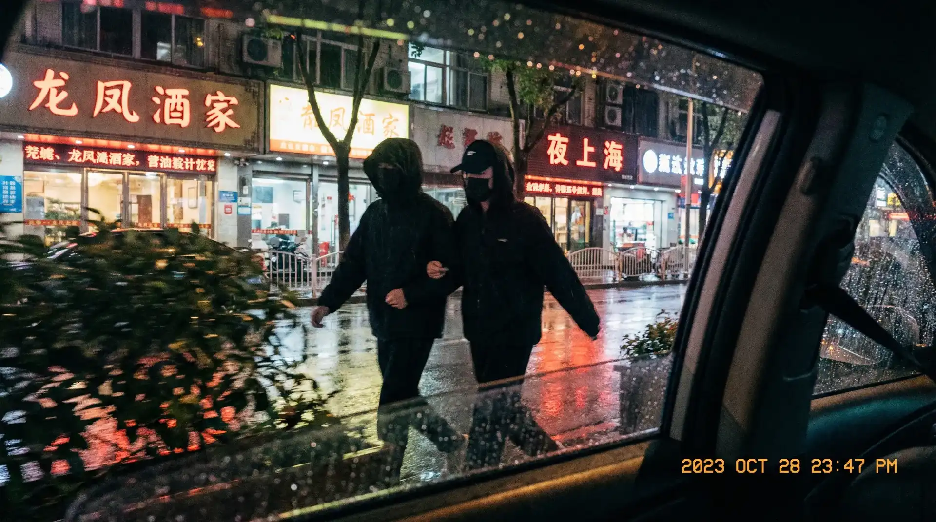 胜游亚洲网址 - 顶流明星深夜密会现场抓拍照片